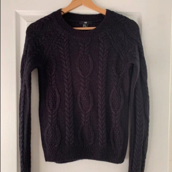 Pull noir - Black Sweater – Softness & Everyday Elegance - Picture 4 of 4